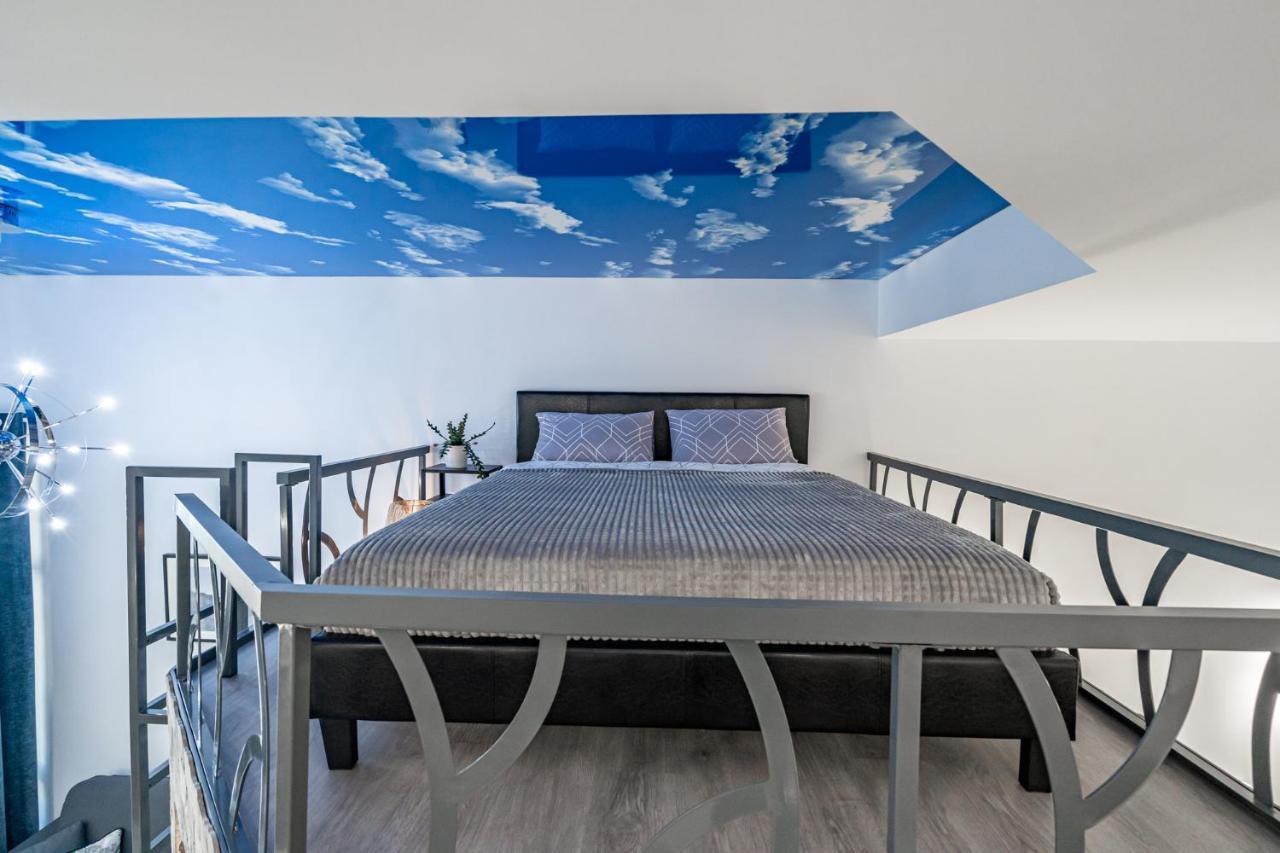 Exquisite Studio Apartment With An Original Design Valence Extérieur photo