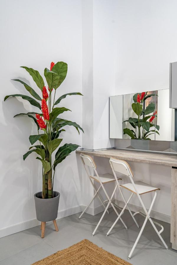 Exquisite Studio Apartment With An Original Design Valence Extérieur photo