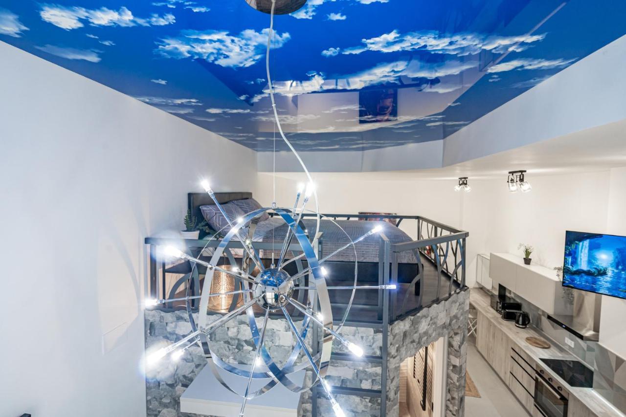 Exquisite Studio Apartment With An Original Design Valence Extérieur photo