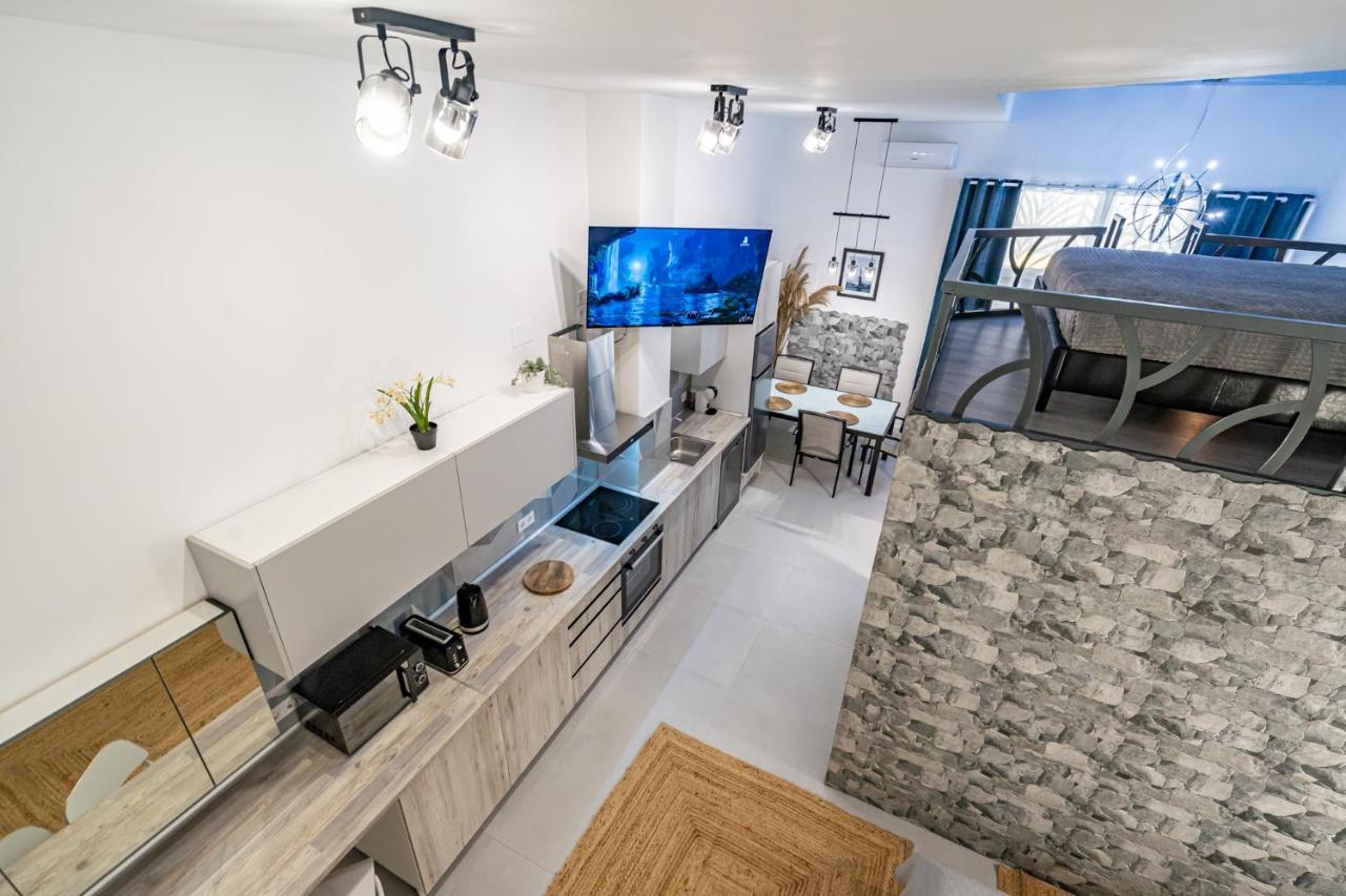 Exquisite Studio Apartment With An Original Design Valence Extérieur photo