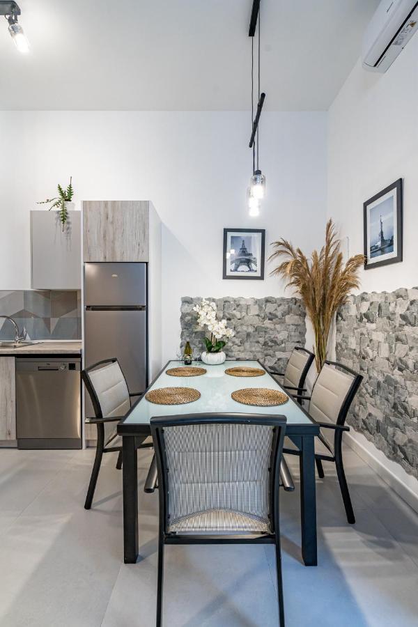 Exquisite Studio Apartment With An Original Design Valence Extérieur photo