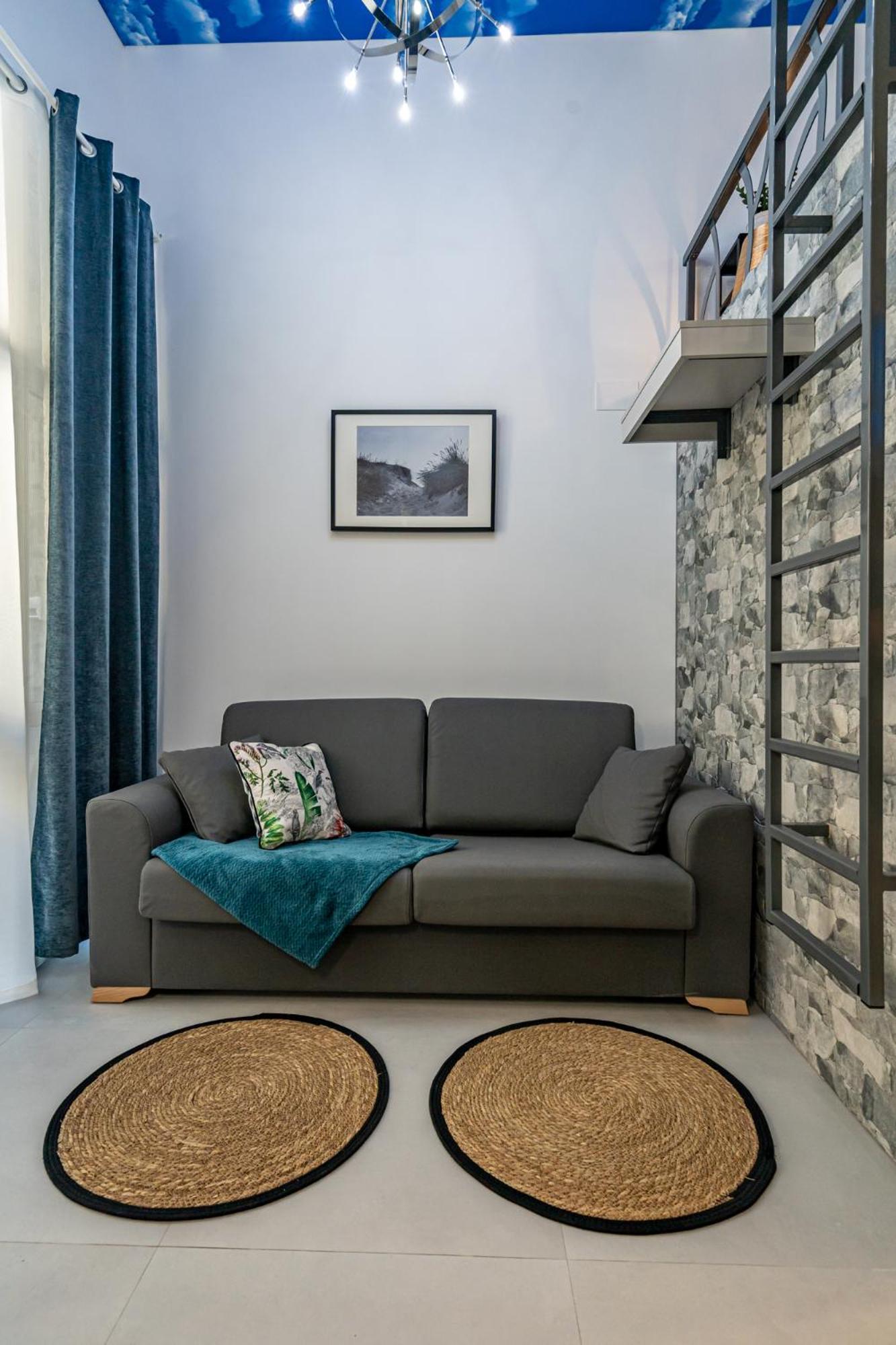 Exquisite Studio Apartment With An Original Design Valence Extérieur photo